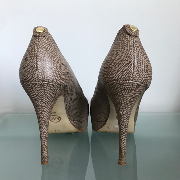 Michael Kors - Tan Crocodile Platform Heel / Pump - Picture 6 of 10